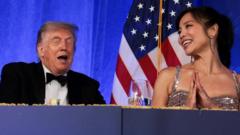 ترامب يسخر من الصحافة خلال عشاء مراسلي البيت الأبيض