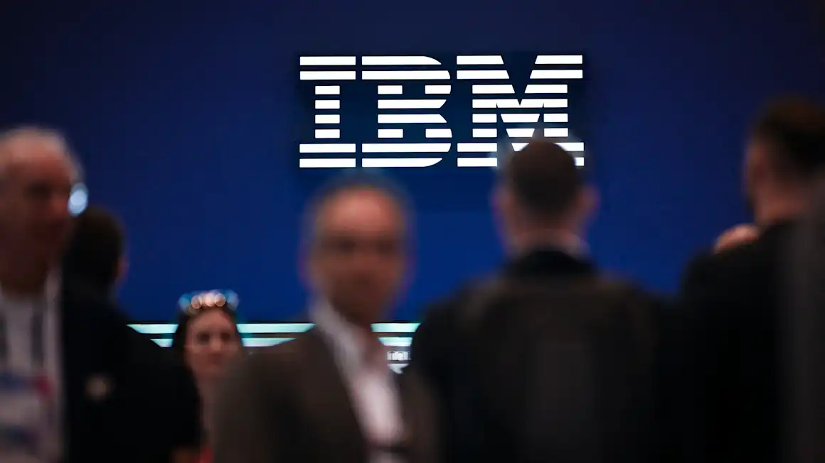 أسهم IBM تتجه للانخفاض بنسبة 22% مع تحول العملاء نحو الذكاء الاصطناعي