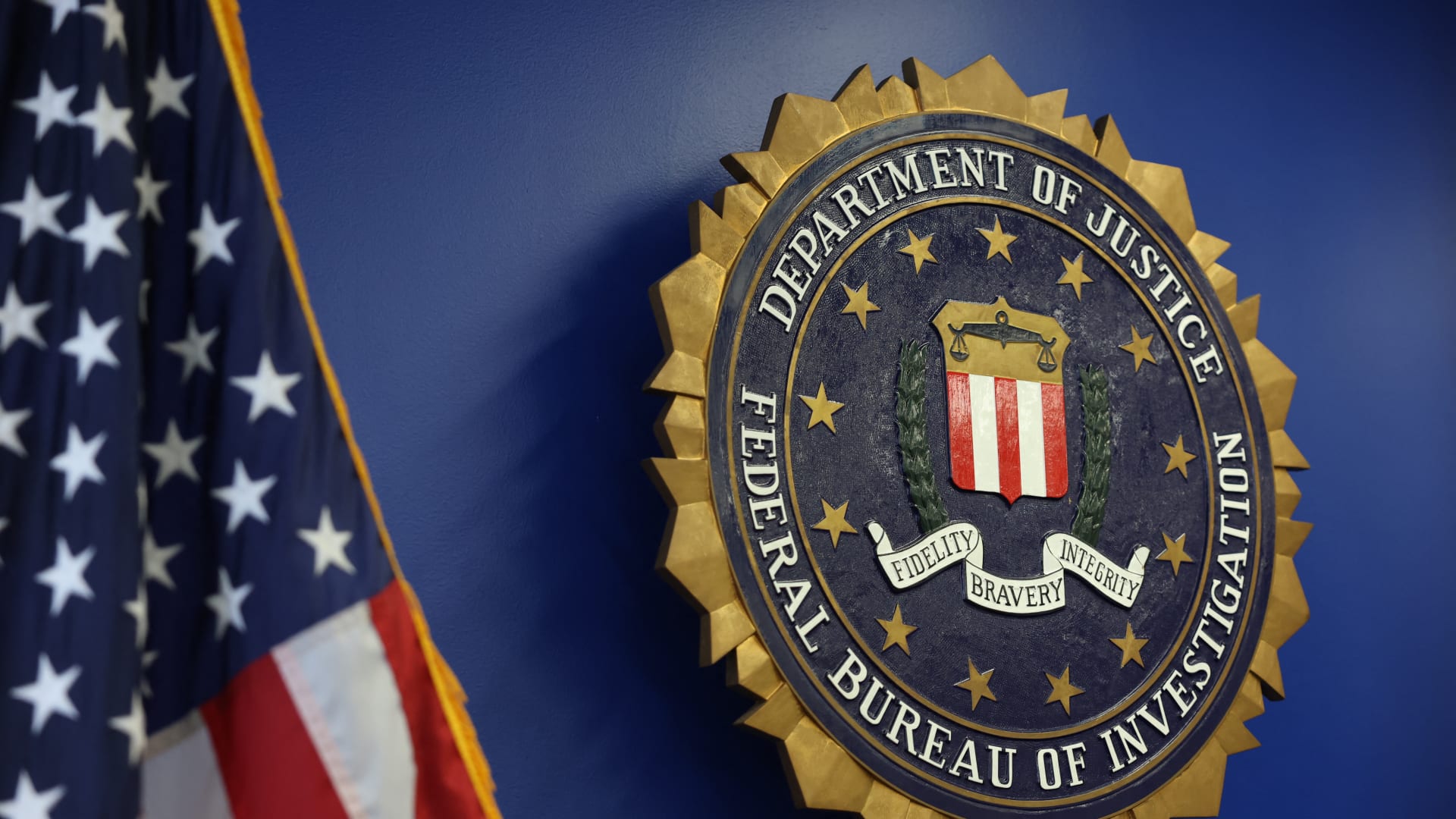 عميل في FBI يُتهم بسرقة أكثر من 900 ألف دولار من العملات المشفرة