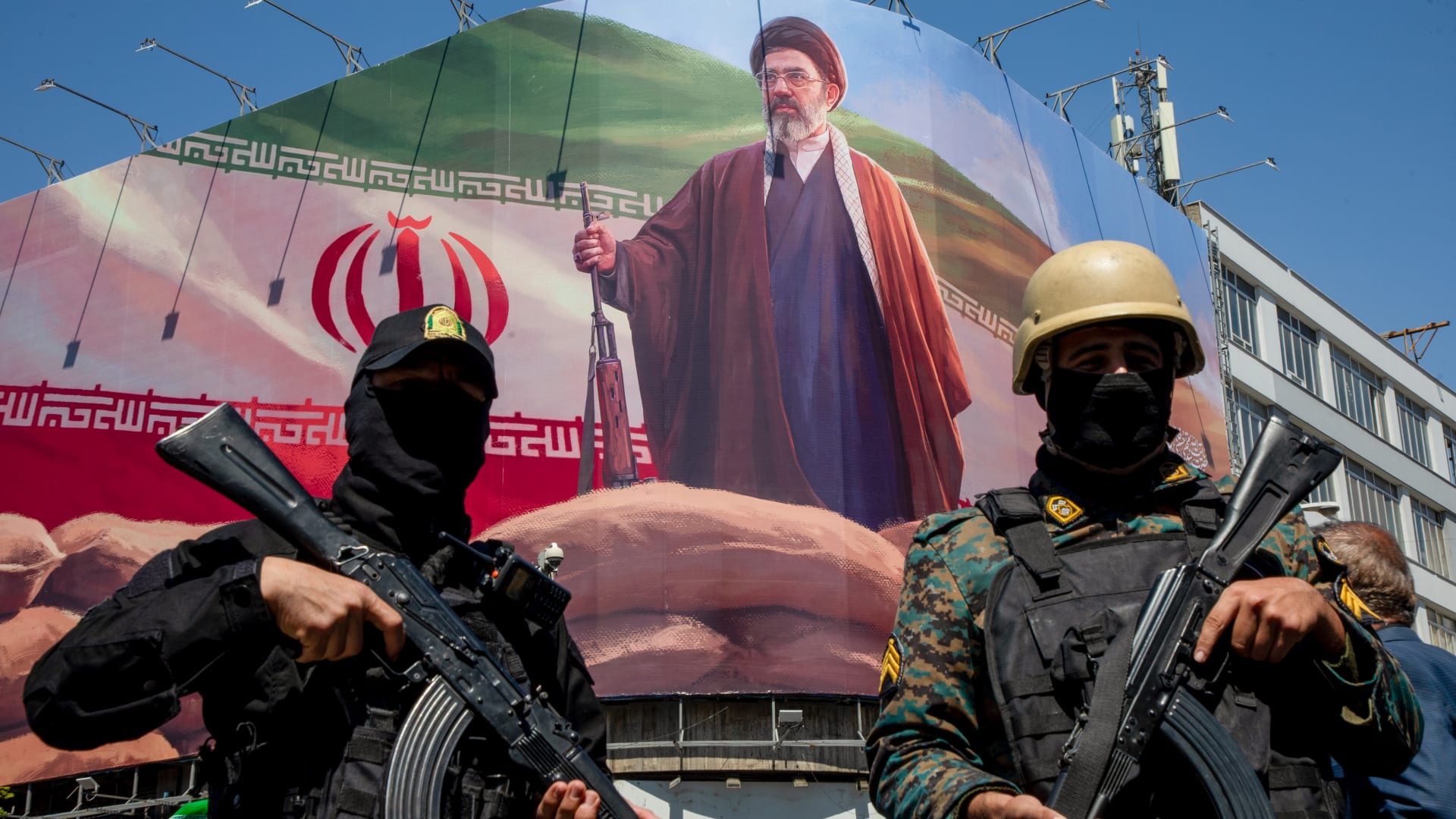 خبراء: تعديلات خامنئي العسكرية تعكس صعود نفوذ الحرس الثوري الإيراني