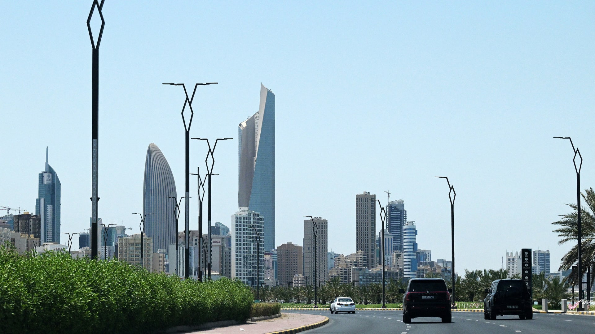 الكويت تضبط مصرياً وكويتية بتهمة تزوير طوابع حكومية والاستيلاء على أموال الدولة