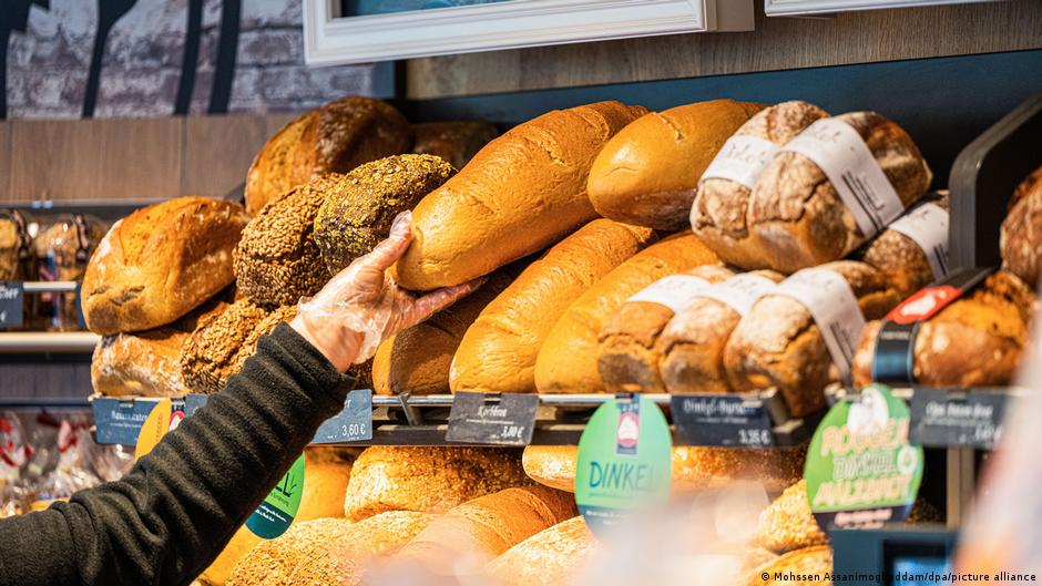 غرامة ألمانية قاسية: خباز يدفع 15 ألف يورو بسبب نقص 10 غرامات في الخبز