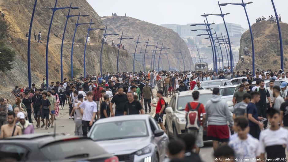 المغرب يدافع عن موقفه من أزمة سبتة.. بين التزام بمكافحة الهجرة واتهامات بالتراخي