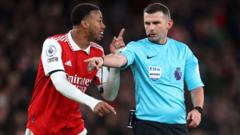 الدوري الإنجليزي الممتاز يبدأ نشر تقييمات قرارات الحكّام وتقنية VAR علنياً