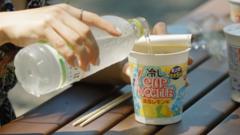 معكرونة سريعة بماء بارد.. اتجاه غذائي جديد يجتاح اليابان