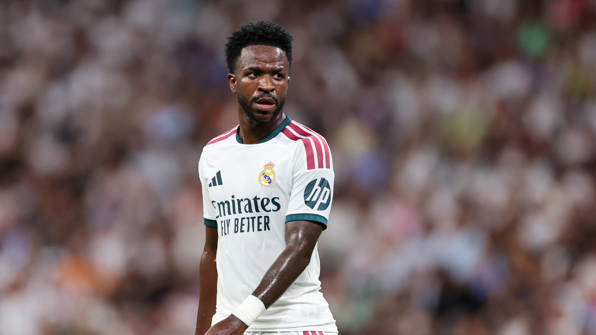 فينيسيوس جونيور يسخر من فوز ريال مدريد على برشلونة بمنشورات استفزازية