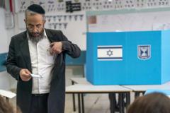 إسرائيل تشهد انتخابات تاريخية بمشاركة قياسية وسط توتر أمني